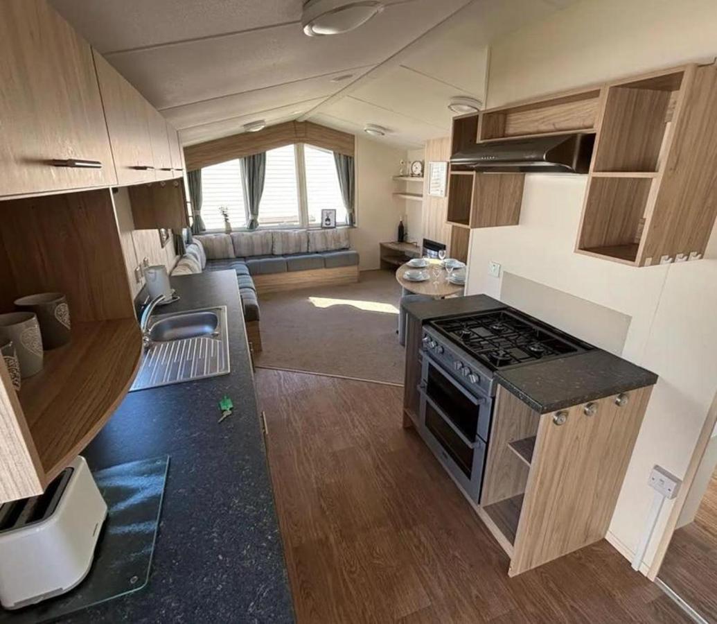 Seaside Caravan Sleeps 5 - Decking Parking Pets - B&B Meliden