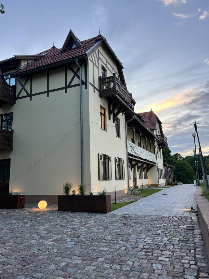 Charming Smiltyne Kurhaus apartment with a view to lagoon - B&B Klaipėda