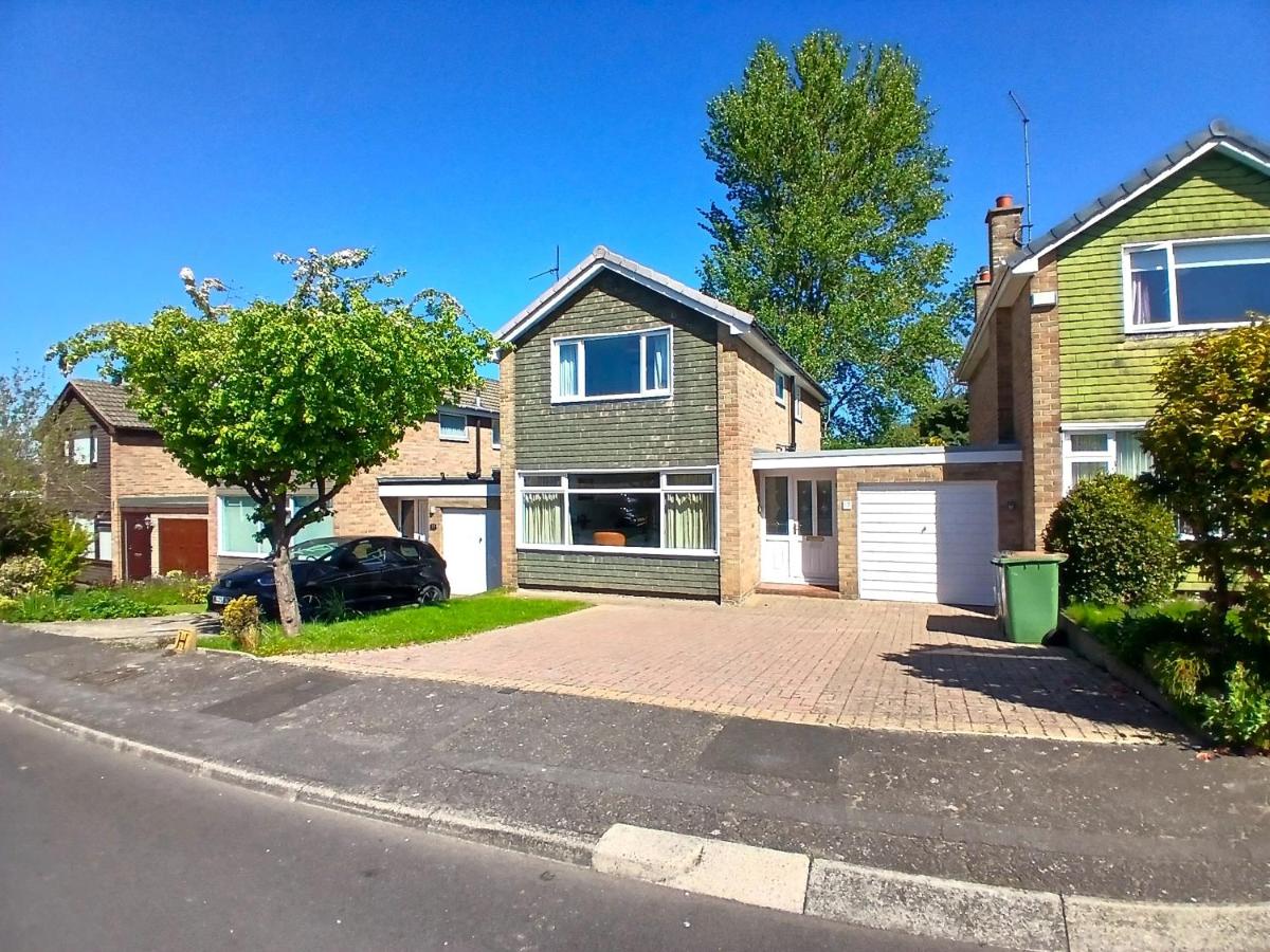 House near moors, 10 minutes walk to high street - Chambres d'hôtes Guisborough