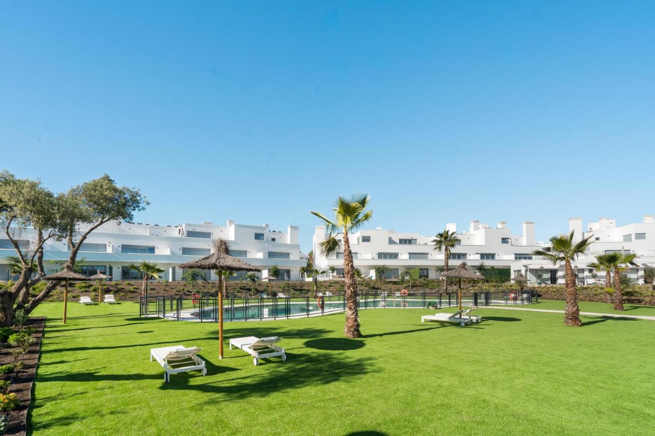 Sunny terrace apartment Acqua Gardens - B&B Estepona