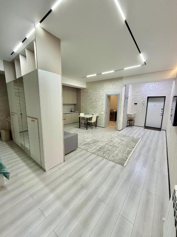 Spacious brand new studio close to train station - B&B Bishkek
