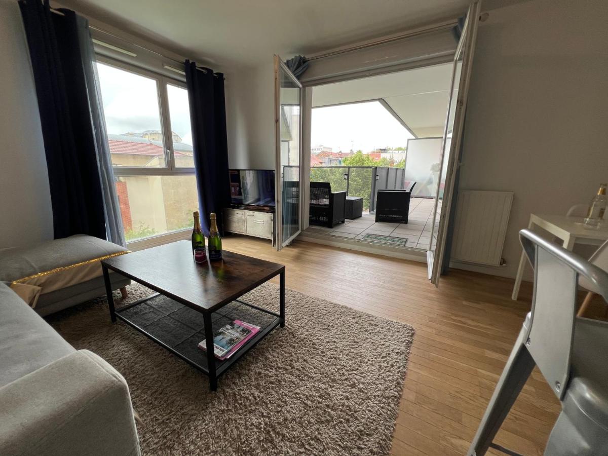 Terrasse plein ciel, Parking privé, Métro ligne 13 à pied - B&B Malakoff