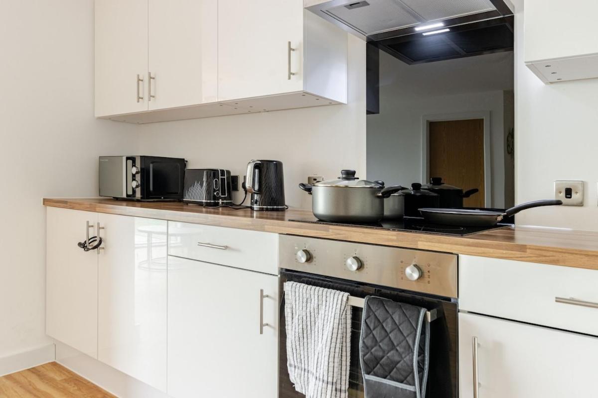 2BR Near Old Trafford Balcony, Water View ,Parking&Gym - B&B Manchester