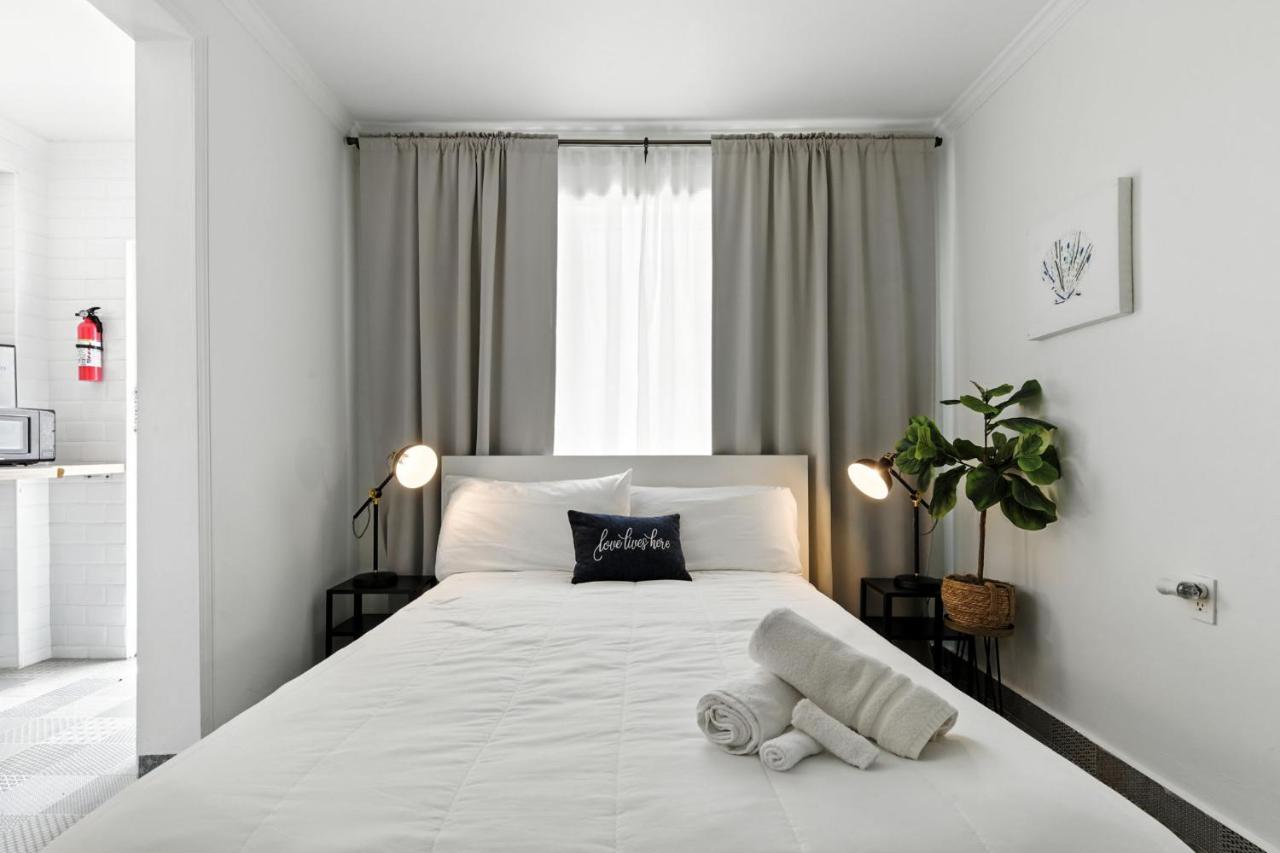 1BR 1BA Sleeps 2 Wi-Fi Walk to Beach - B&B San Juan