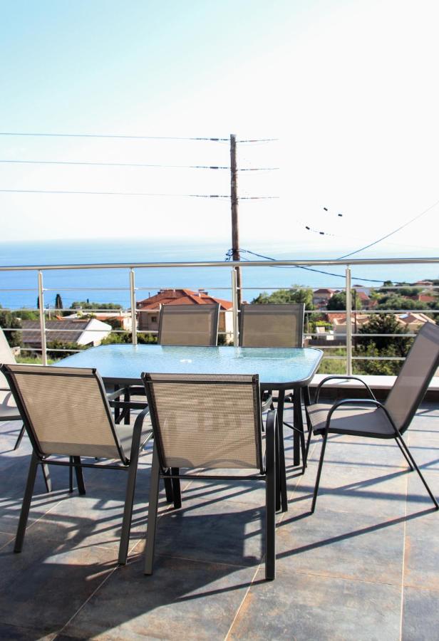 Zeus Cosmos Apartments - B&B Lourdata