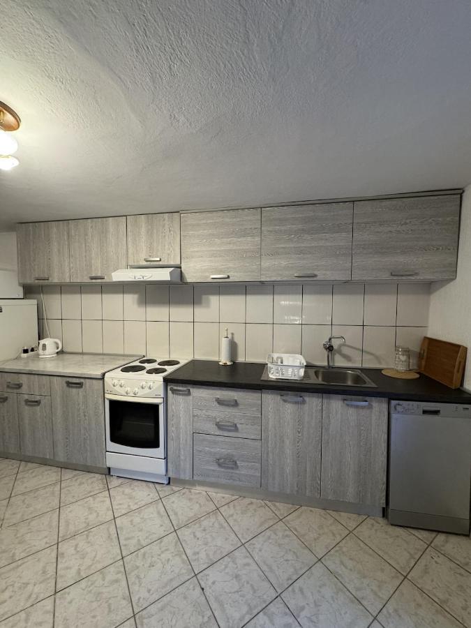 Peaceful Kumbor Duplex 5min to Sea - B&B Kumbor