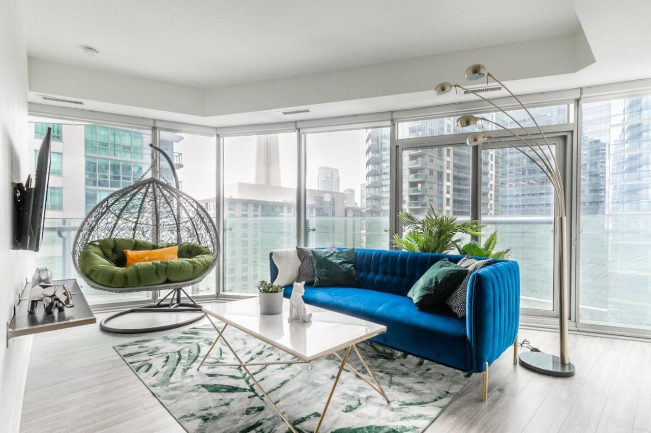 Stylish 2BRs, 2 Bath Entire Condo, Free Parking! - Ferienwohnung Toronto