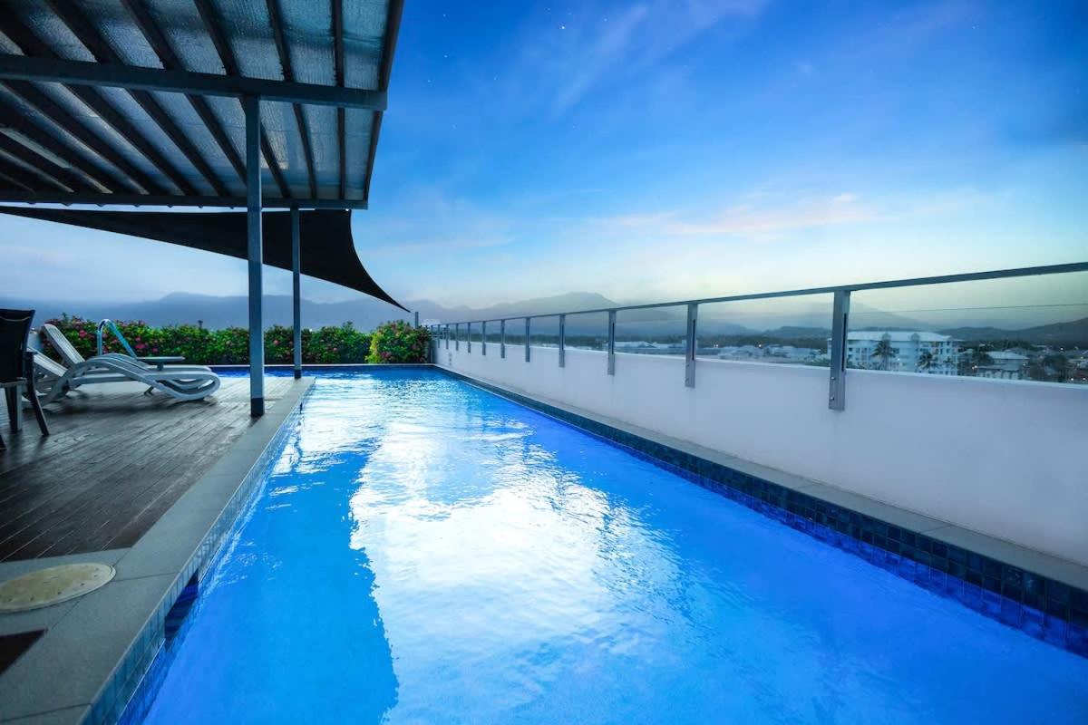 Panorama Cairns - City & Coastal Views with Pool - B&B Cairns