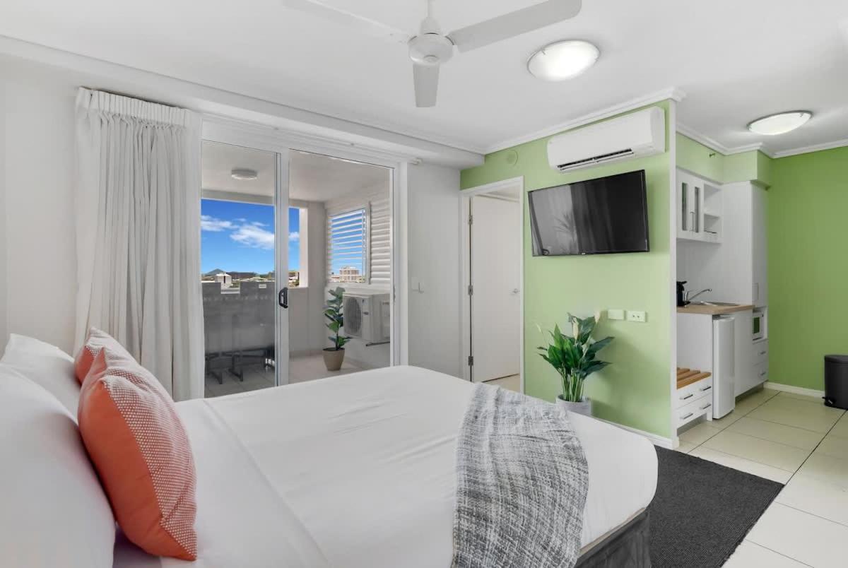 Peak Studio - Highview Haven across Shopping Centre - B&B Cairns