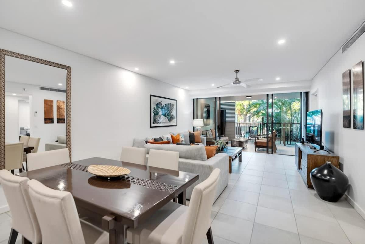 Swim-out Tropical Haven at Temple Resort - Bed and Breakfast Port Douglas