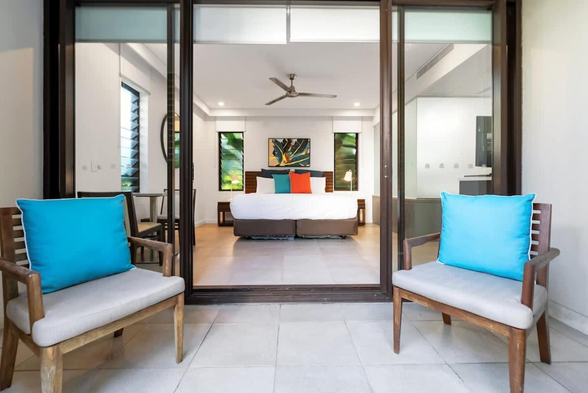 Swim-out Tropical Haven at Temple Resort - Bed and Breakfast Port Douglas