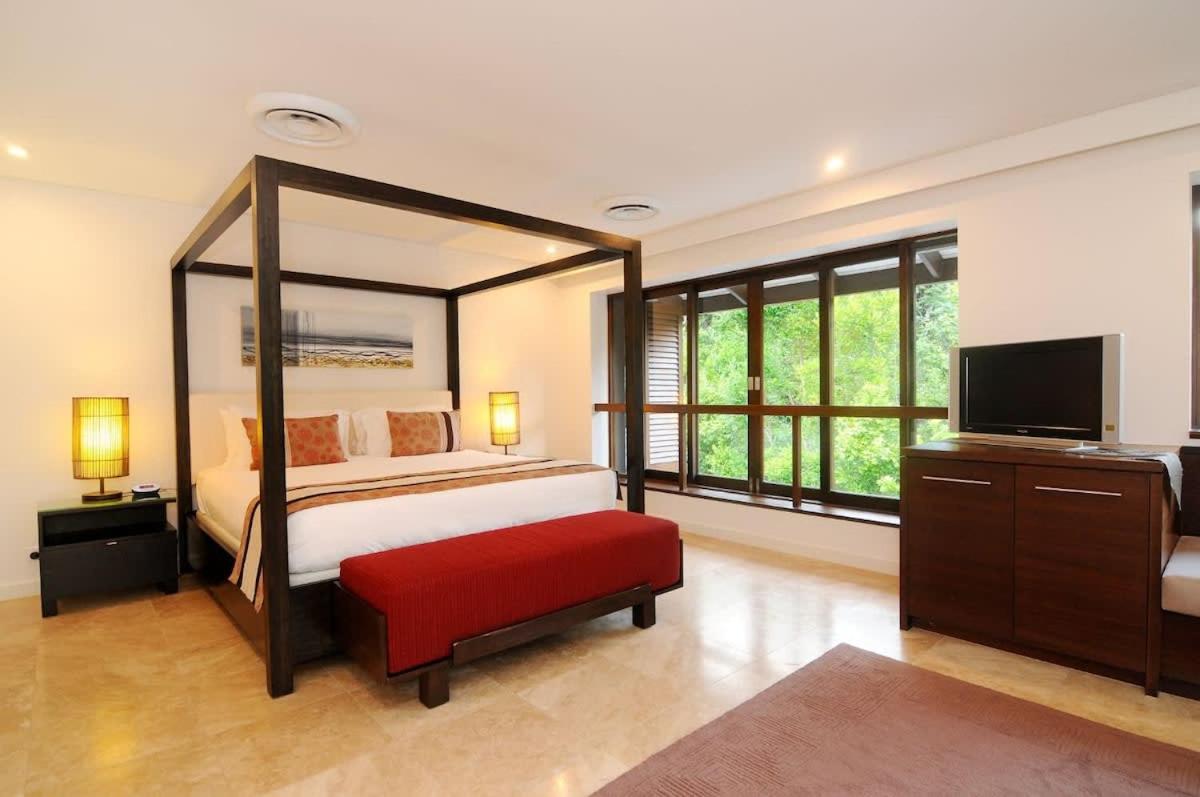 The Villa at Temple - A Luxury Resort Hideaway - B&B Port Douglas