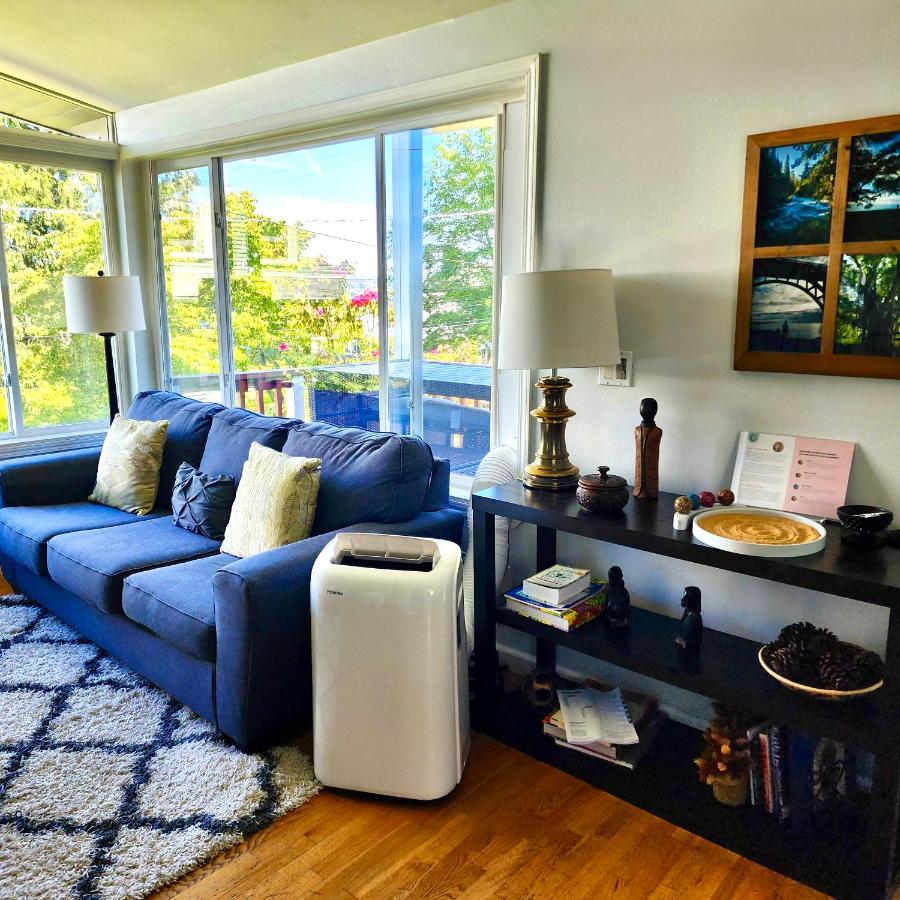 Rainier Beach 6BR and 3BA Spacious Lake View Home, 15min FIFA World Cup Ready, Fireplaces & Nearby Amenities - Chambres d'hôtes Seattle