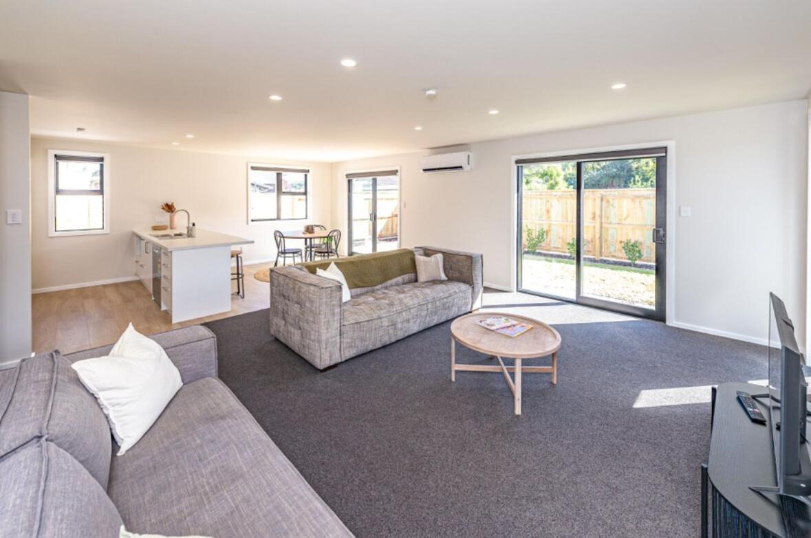 Peaceful Modern Stay with Deck facing the hills - B&B distretto di Whanganui