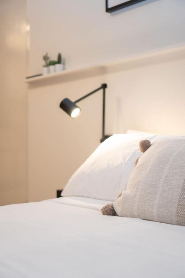 PRIME SPOT: Modern Studio+Balcony Darling Harbour - Bed and Breakfast Sydney