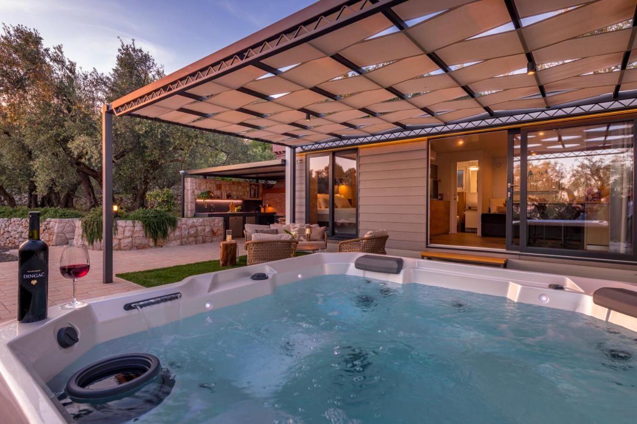 Olive Spa Oasis with Private Jacuzzi and Summer Kitchen - B&B Orašac