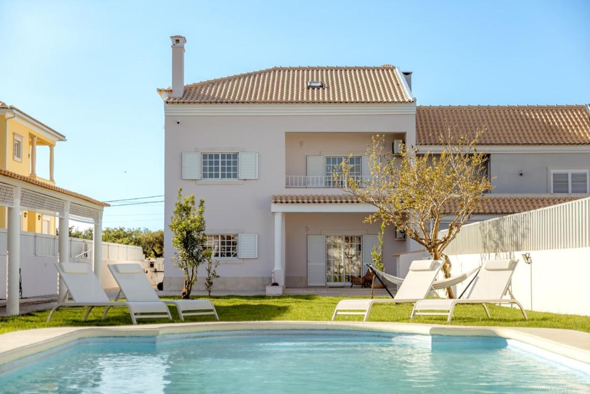 Charming Countryside Villa with Pool near Horses - B&B Alcochete