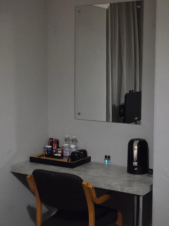 Chambre Double ou Lits Jumeaux avec Salle de Bains Commune