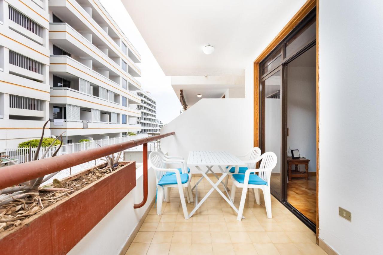 Home2Book Cozy Arona Apt with Pool & Terrace - Chambres d'hôtes Arona