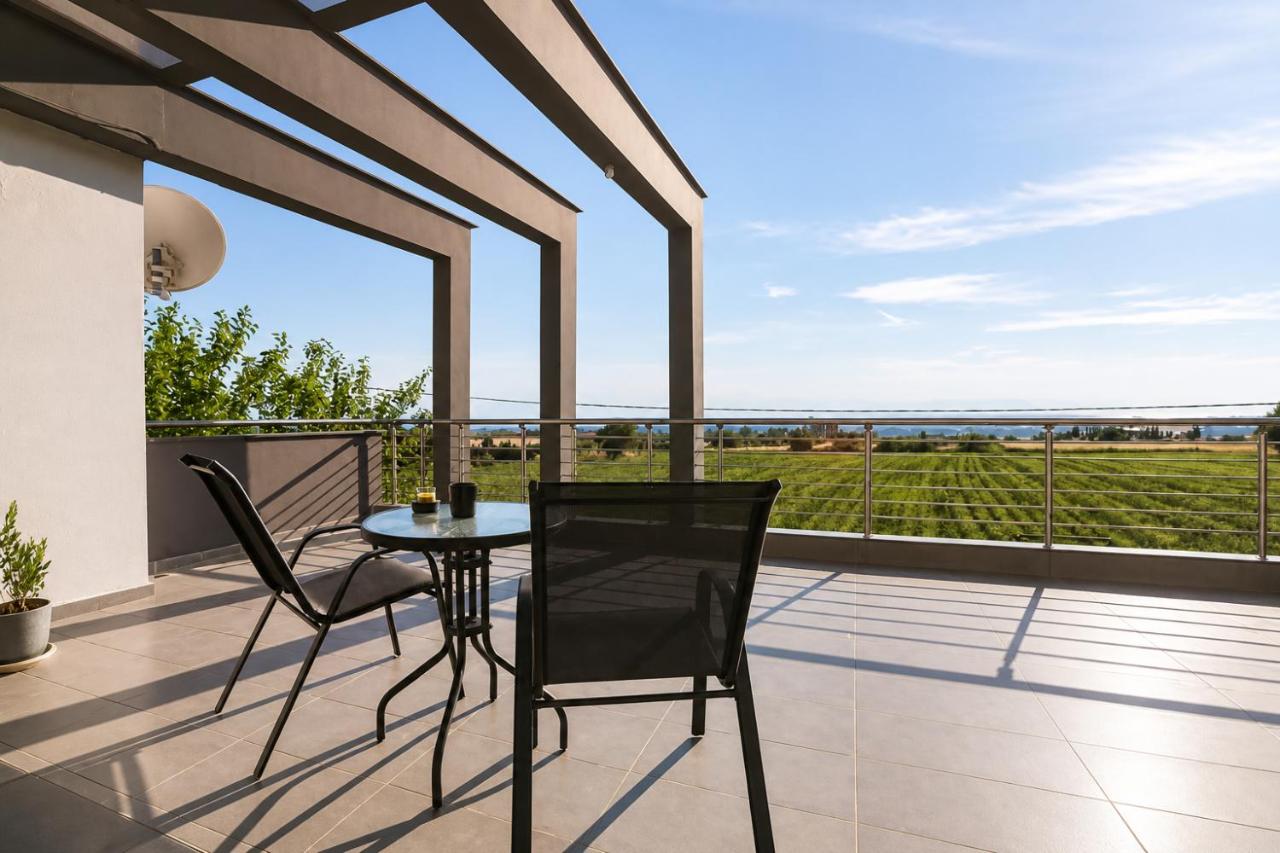 Villa Erytha - Serene Retreat with Views & Garden - B&B Mesiméri
