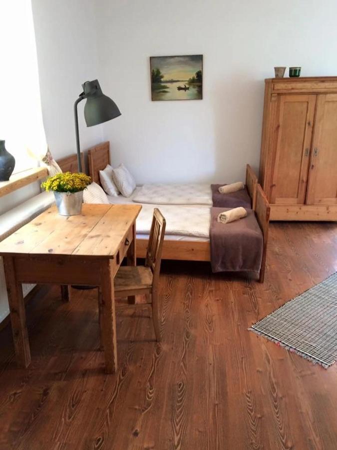 Doppel- oder Zweibettzimmer