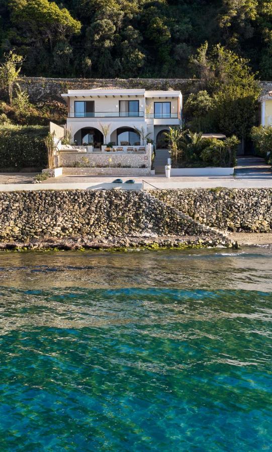 Oriana, Beachfront villa, few steps from the Ionian sea - Chambres d'hôtes Argási