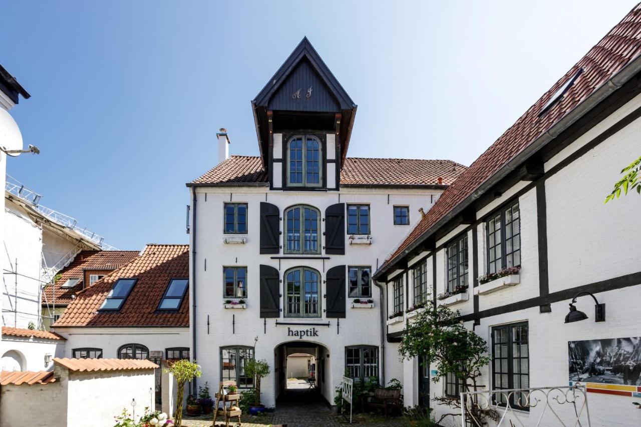 Brasseriehof Historisches Fachwerkhaus in Flensburg 115 m2 Innenhof Parkplatz - Chambres d'hôtes Flensbourg