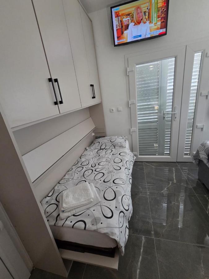 Tomi - Bed and Breakfast Vir