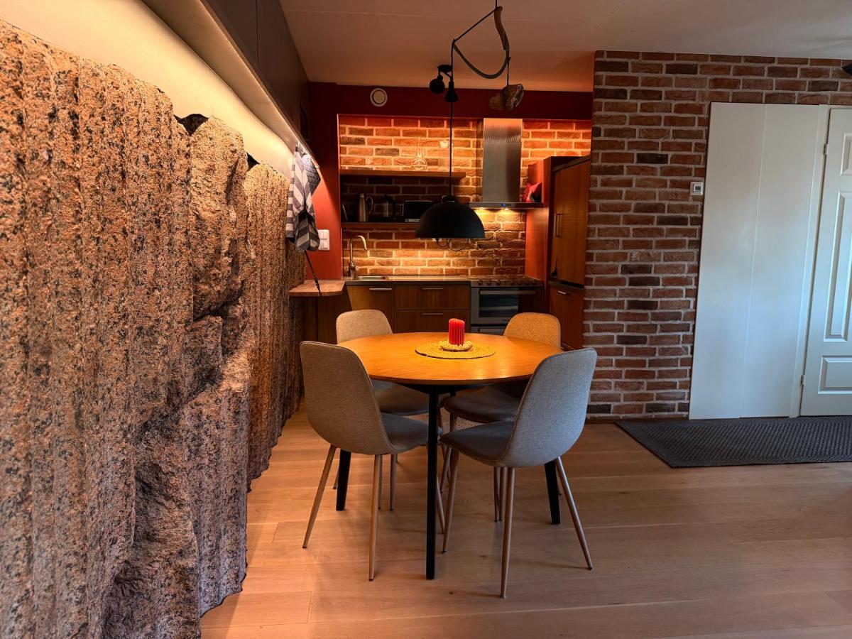 Granit, loft-asunto kallion syleilyssä, ilmainen parkki ja sauna - B&B Porvoo