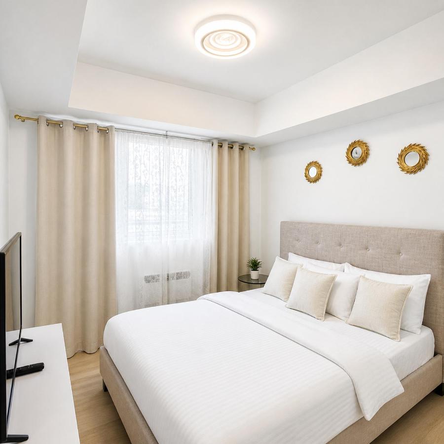 Double Deluxe Room with Mount Arayat View at Azure North San Fernando Pampanga - Chambres d'hôtes San Fernando