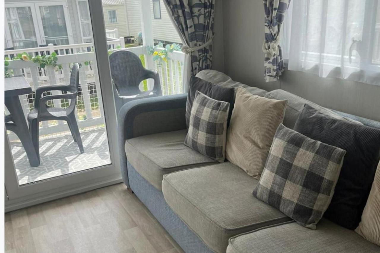 Silver-grade Mobile - Sleeps 6 - Dogs Welcome - Bed and Breakfast Great Yarmouth
