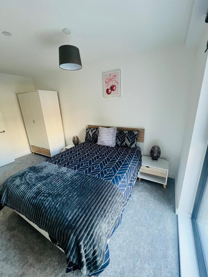 Luxury 1 Bedroom Apartment, Salford, Manchester - Bed and Breakfast Manchester