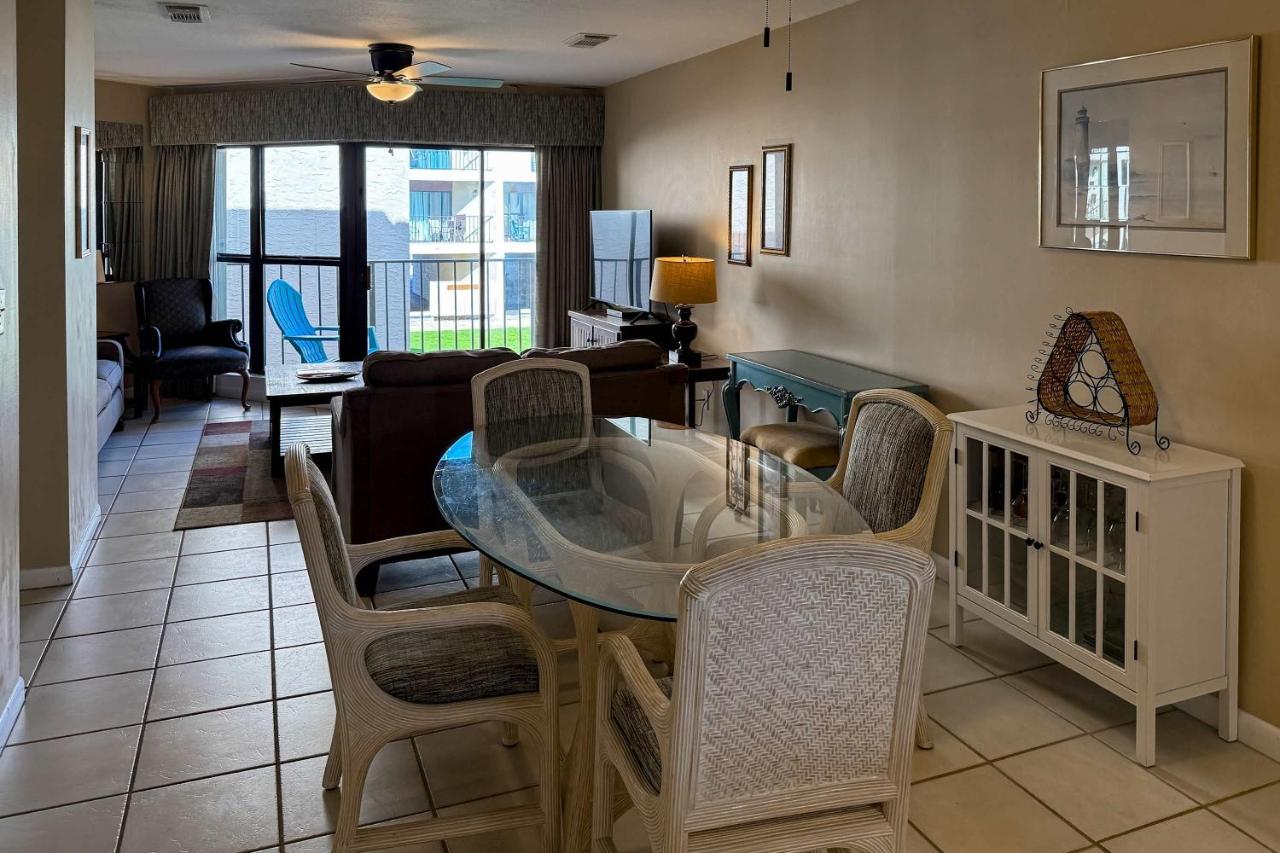 Spacious condo with views of the gulf near beaches features shared pool - Chambres d'hôtes Gulf Shores