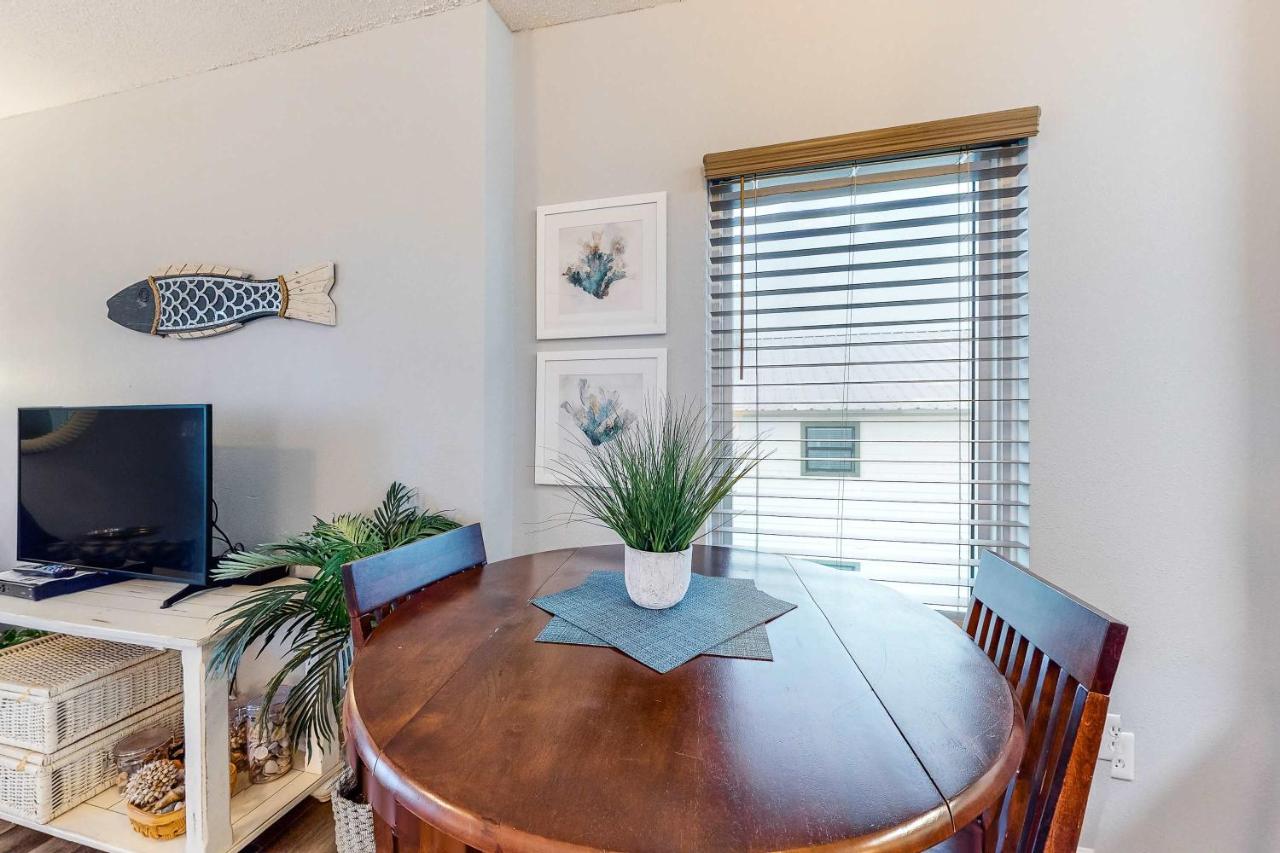 Gulf front corner condo w a private balcony plus a shared beachside pool - B&B Gulf Shores