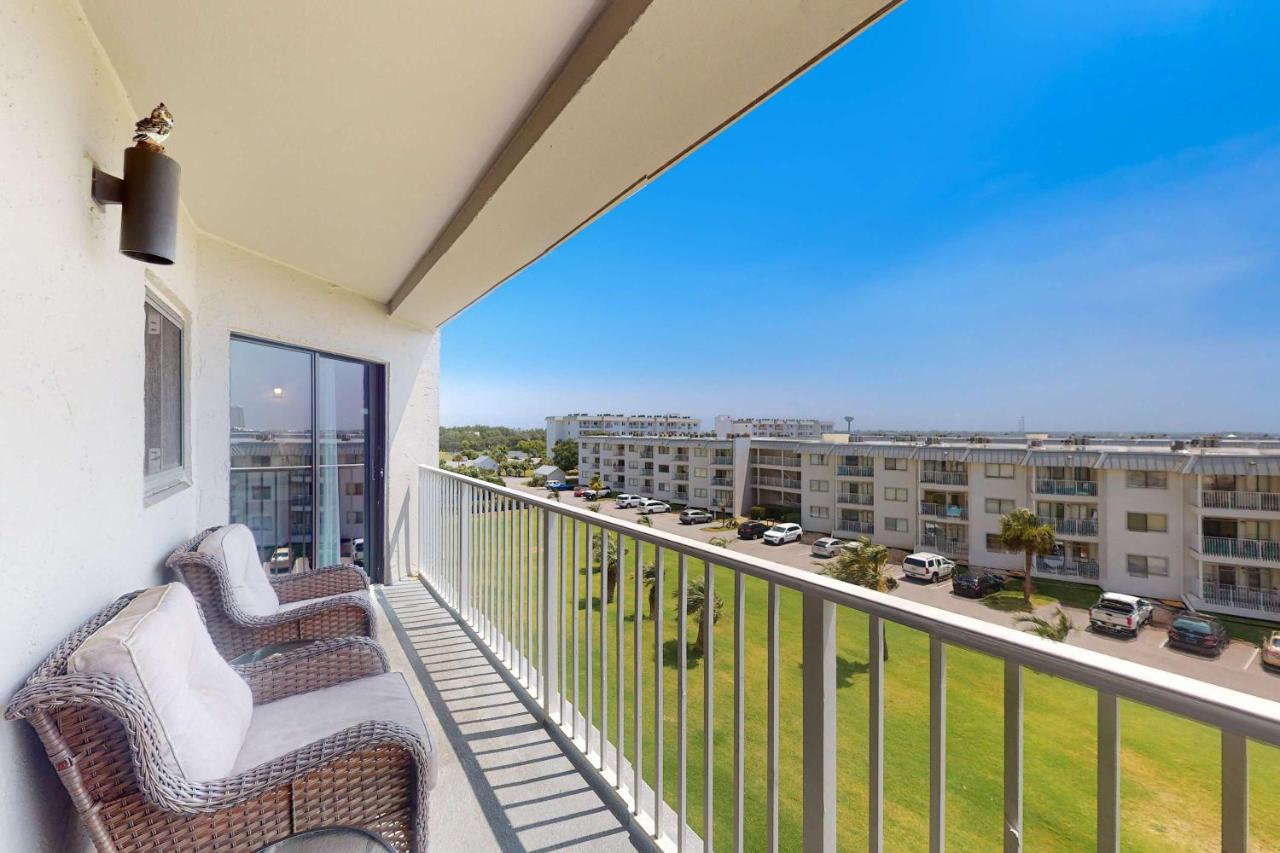 Gulf-Front Condo with Private Balcony Gas Grill Shared Outdoor Pool & Free WiFi - B&B Fort Morgan
