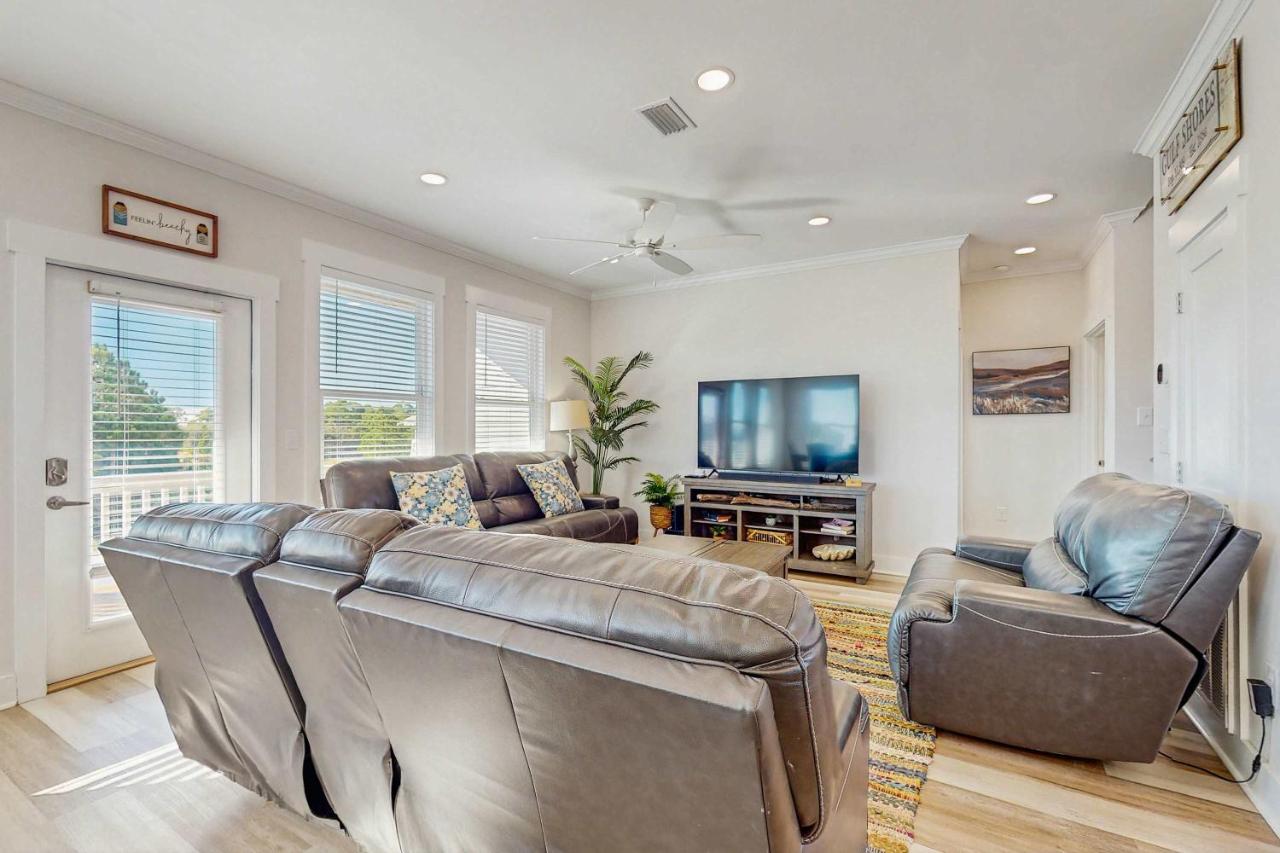 Dog friendly home with shared pool hot tub and private washer and dryer - B&B Gulf Shores
