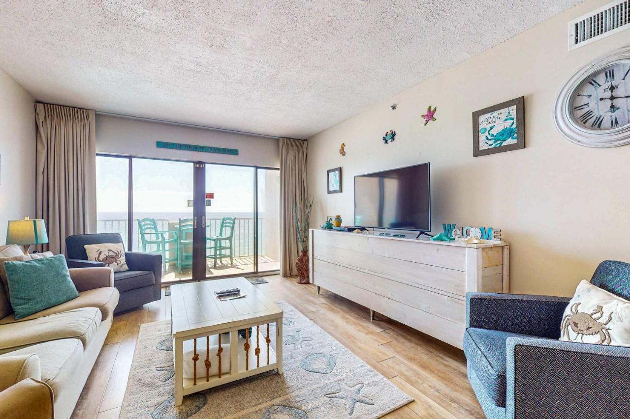 Tropical Winds beachfront beauty with pool balcony grills - close to beach - Ferienwohnung Gulf Shores