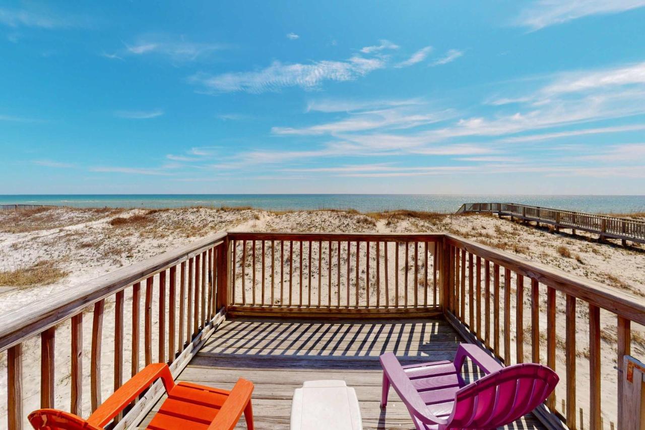 Beachfront Home with Covered Deck Gulf Views Central AC WiFi & Laundry - Bed and Breakfast Gulf Shores