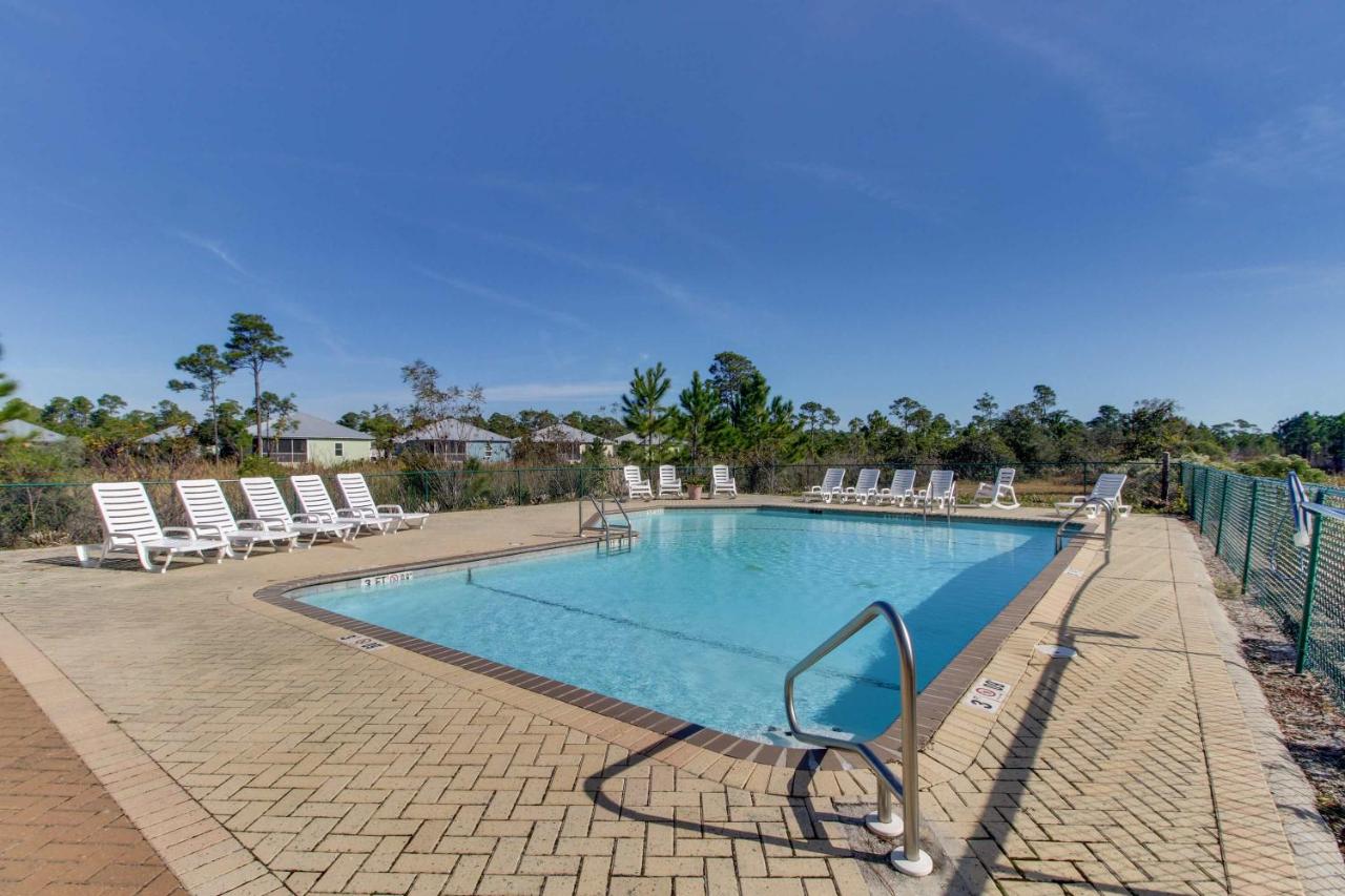 Cozy getaway with pool access charming interior & screened porch - B&B Gulf Shores
