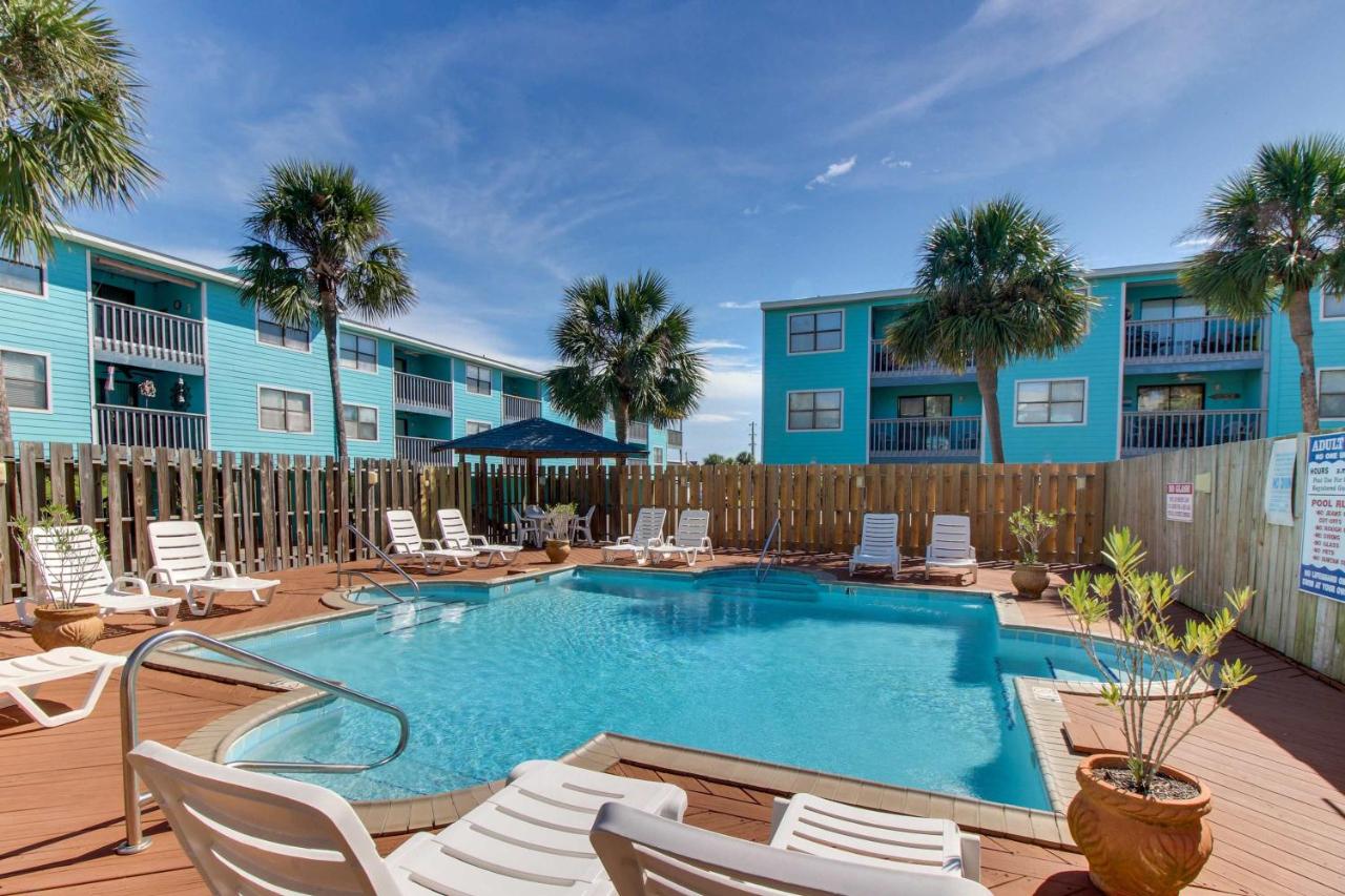 Beachview condo with community pools grills and internet - B&B Gulf Shores