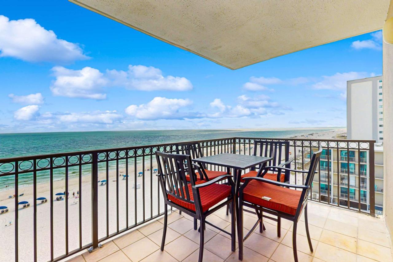 Beachfront condo with shared pool outdoor shower and beach access - B&B Gulf Shores