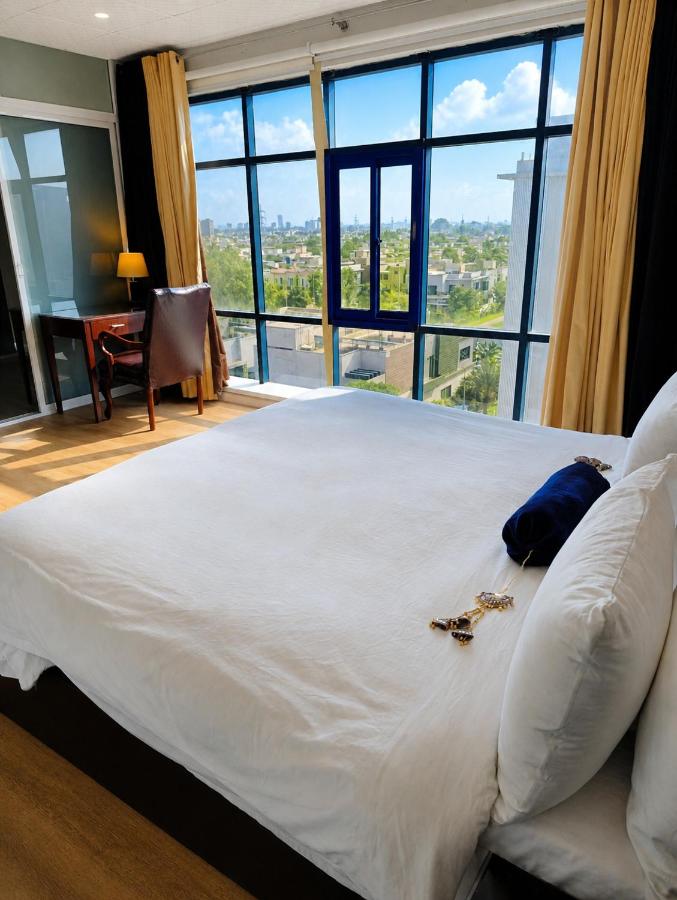 Taj Luxury Residences Apartments near Allama Iqbal International Airport - Chambres d'hôtes Lahore