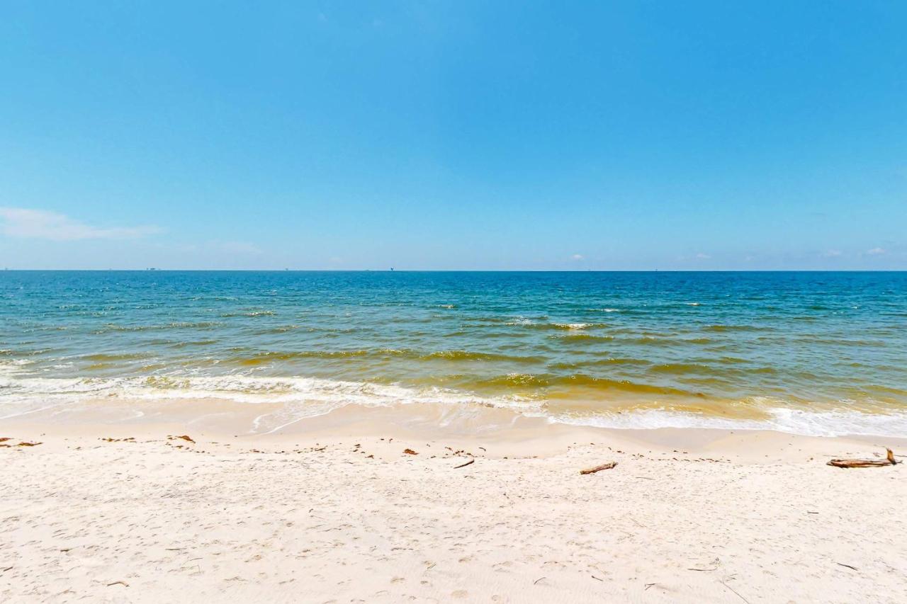 Beautiful beach house with Gulf views covered deck central AC and free WiFi - Chambres d'hôtes Dauphin Island
