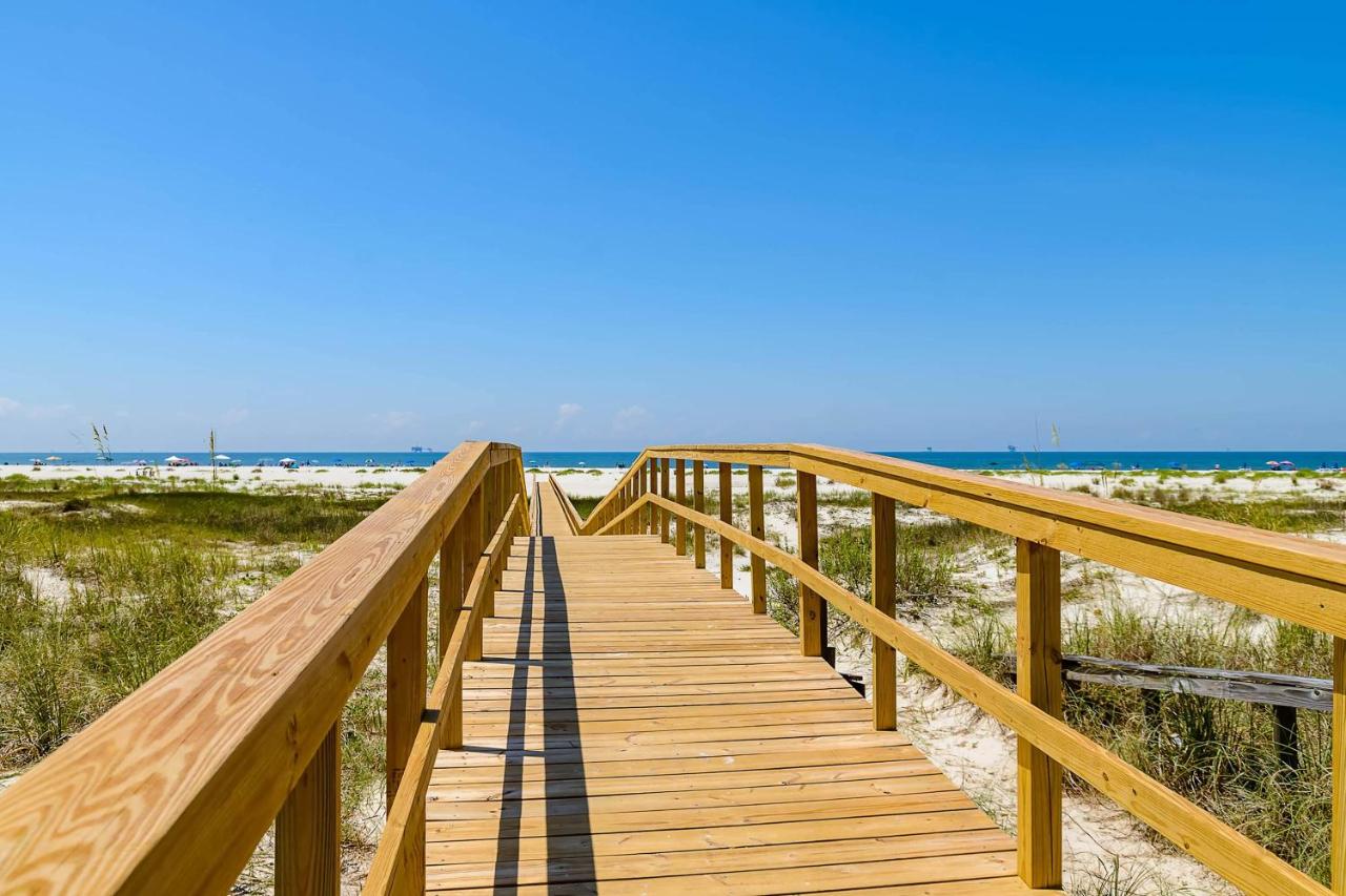 Gulf-Front Condo with Balcony Shared Pools and Beach Access - B&B Dauphin Island