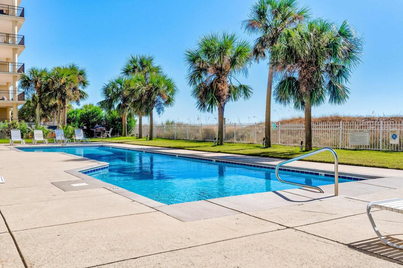 Ground-floor condo next to on-site pool with private patio & beach access - Bed and Breakfast Dauphin Island