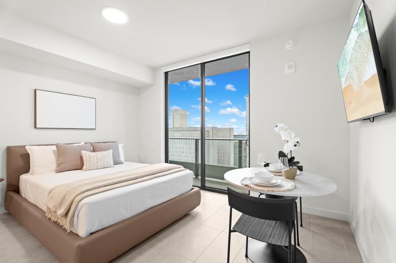Skyline Studio New Building Downtown Miami Views - B&B Miami