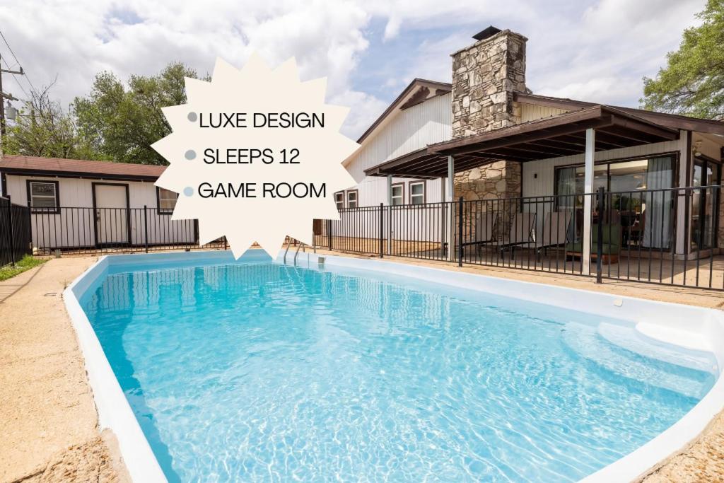 Newly Renovated Modern Retreat wPool Near Base - Chambres d'hôtes San Antonio