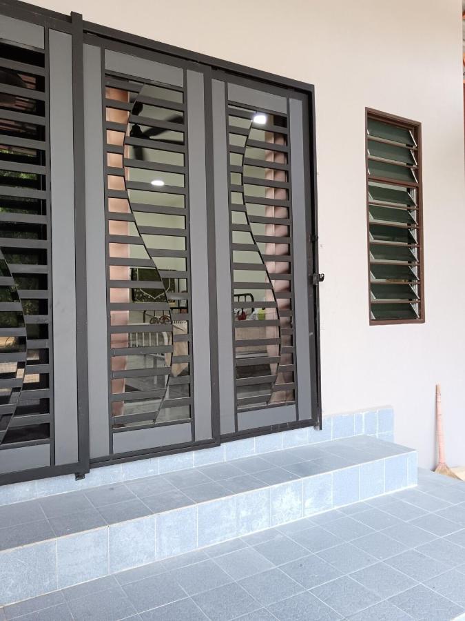 Malai Garisah Room Stay - Bed and Breakfast Kota Bharu