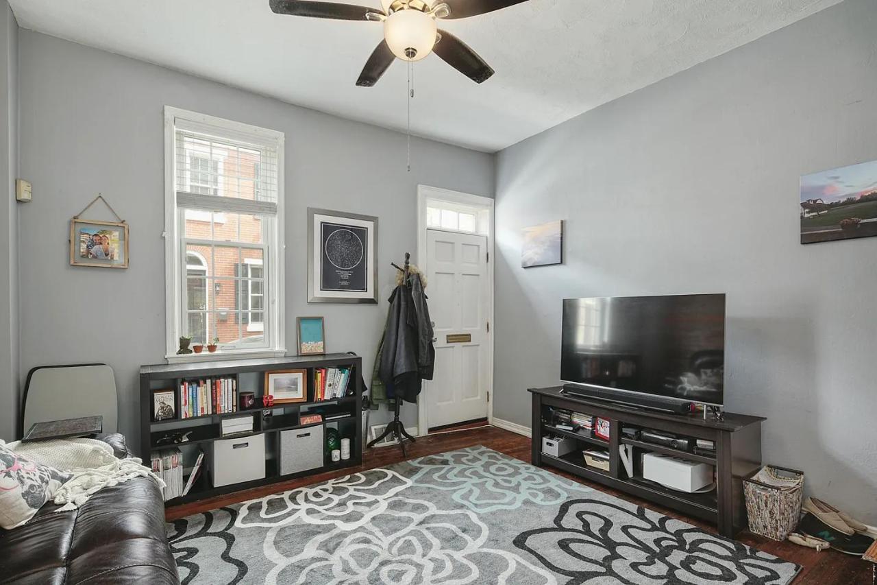 Cozy rowhouse in the quiet Fairmount neighborhood - Chambres d'hôtes Philadelphie
