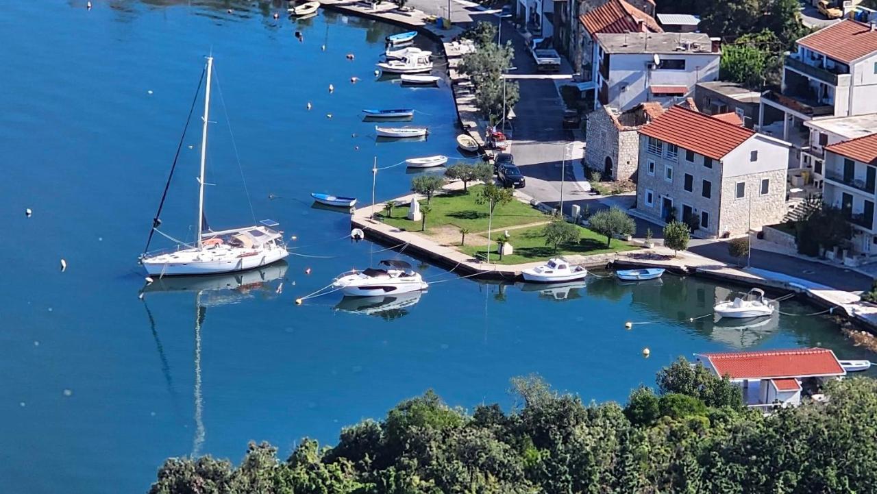 Haven Bay Apartment - Chambres d'hôtes Rogotin